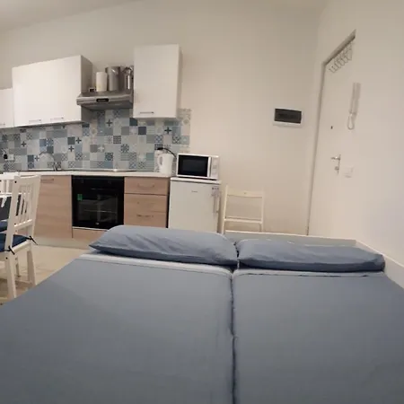 Lamberti - 150 M From The Sea - Just Renewed - Wifi דירה *