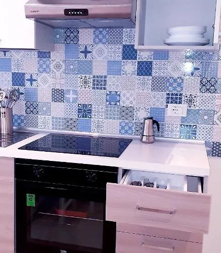 Lamberti - 150 M From The Sea - Just Renewed - Wifi דירה *